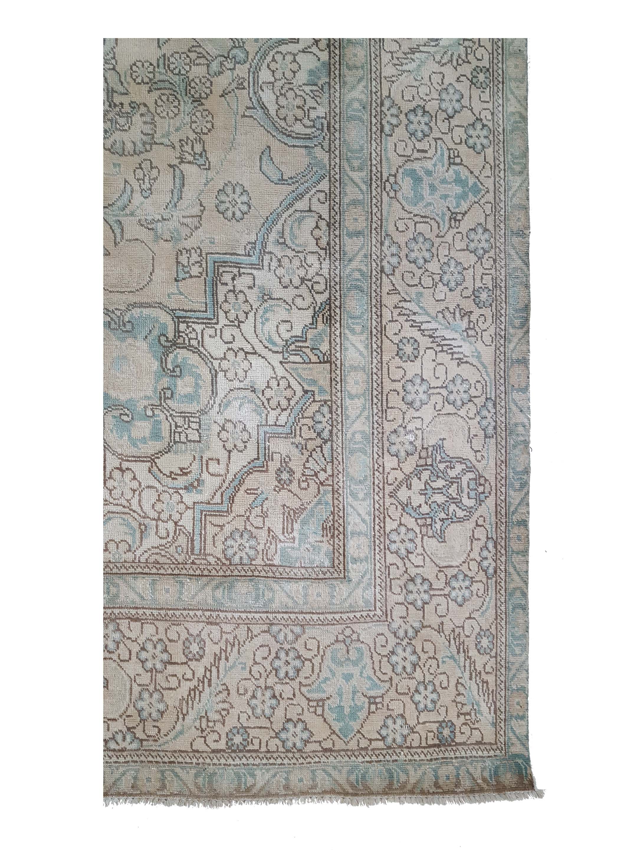Vintage Hand Knotted Ivory 10x13 - Image 4 of 6