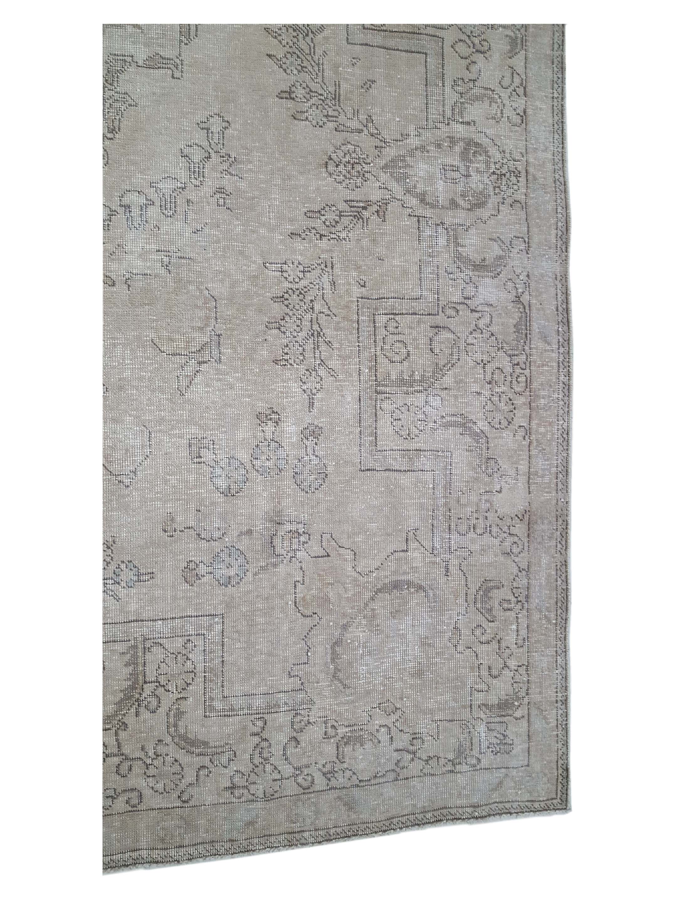 Vintage Hand Knotted Ivory 8x10 - Image 4 of 6