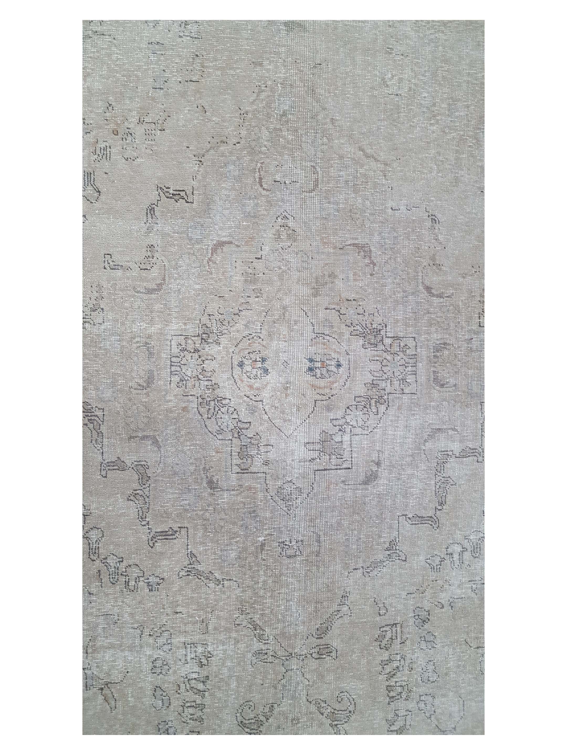 Vintage Hand Knotted Ivory 8x10 - Image 5 of 6