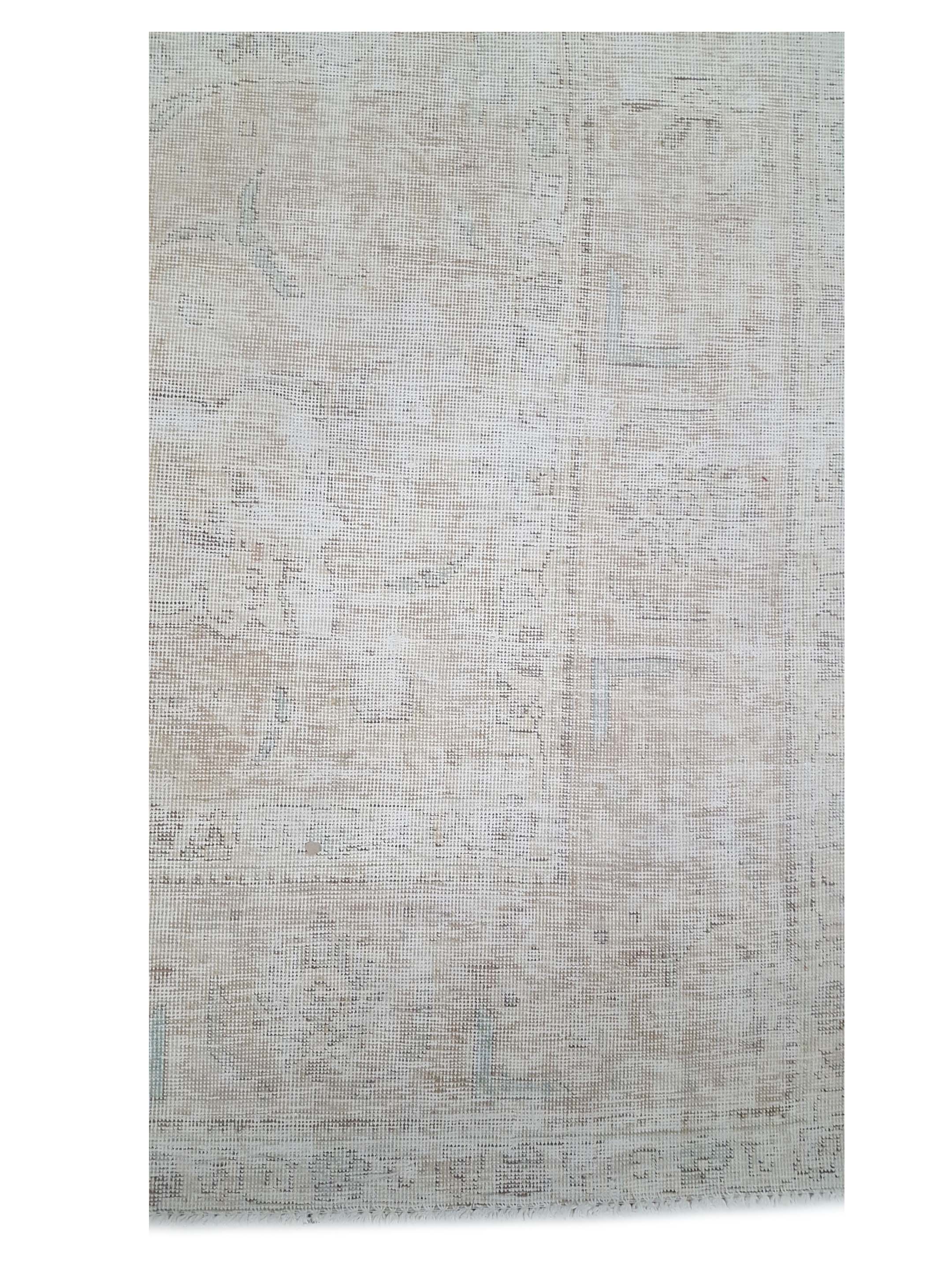 Vintage Hand Knotted Ivory 10x13 - Image 3 of 5