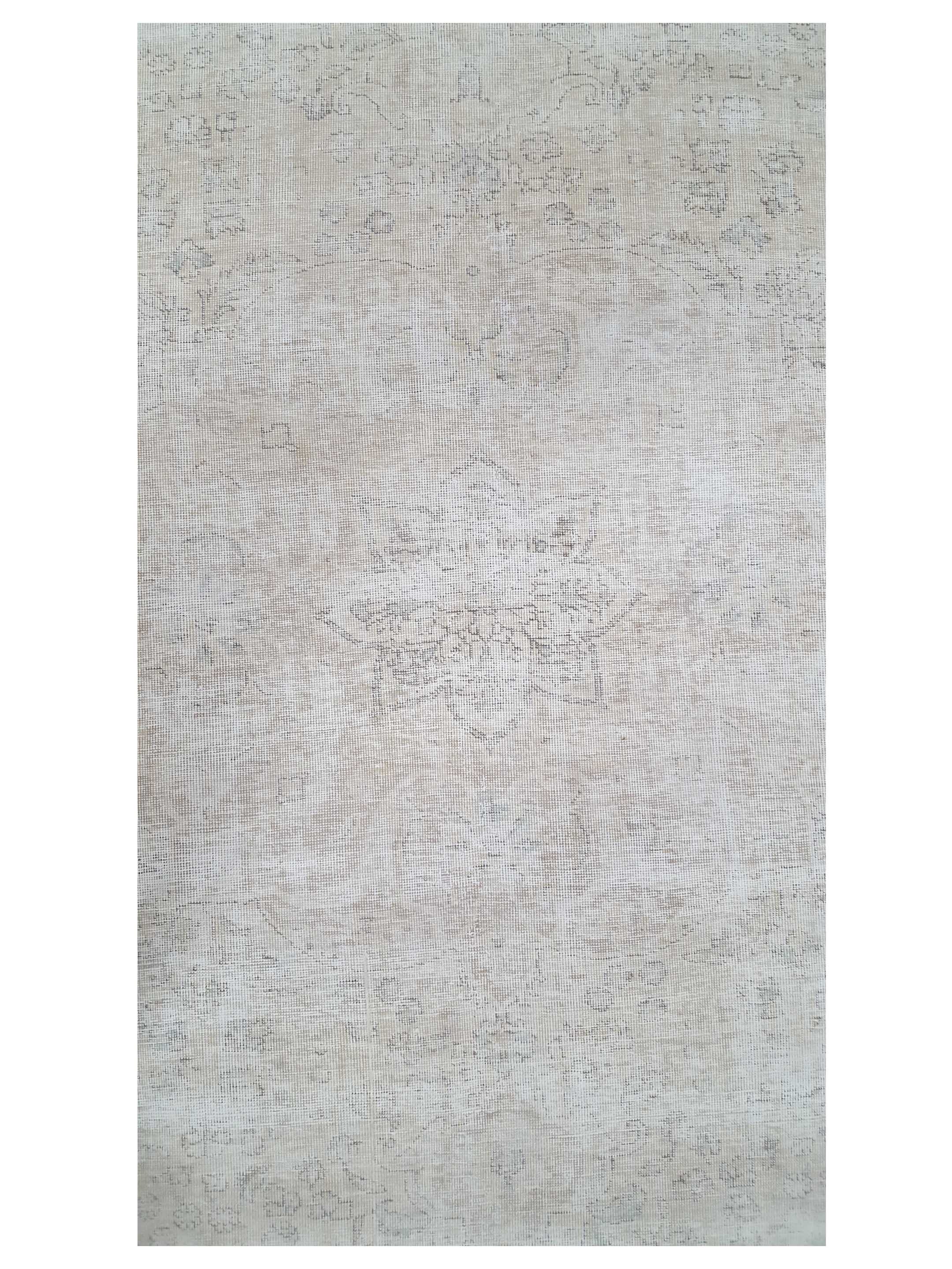 Vintage Hand Knotted Ivory 10x13 - Image 4 of 5