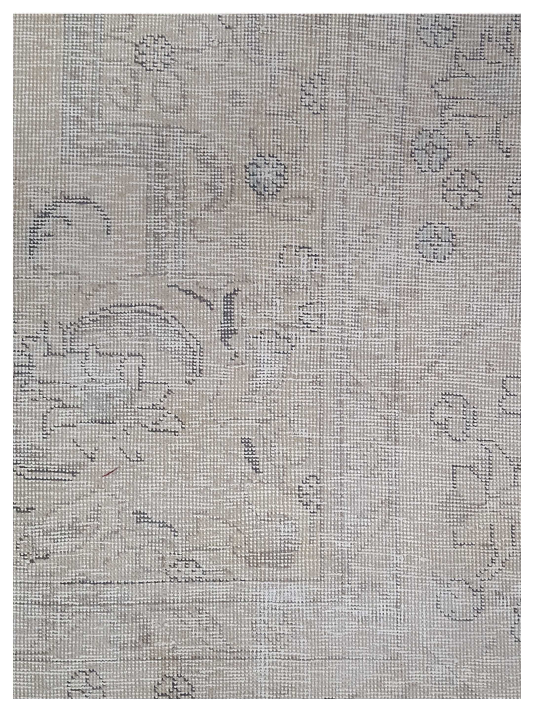 Vintage Hand Knotted Ivory 10x13 - Image 3 of 5