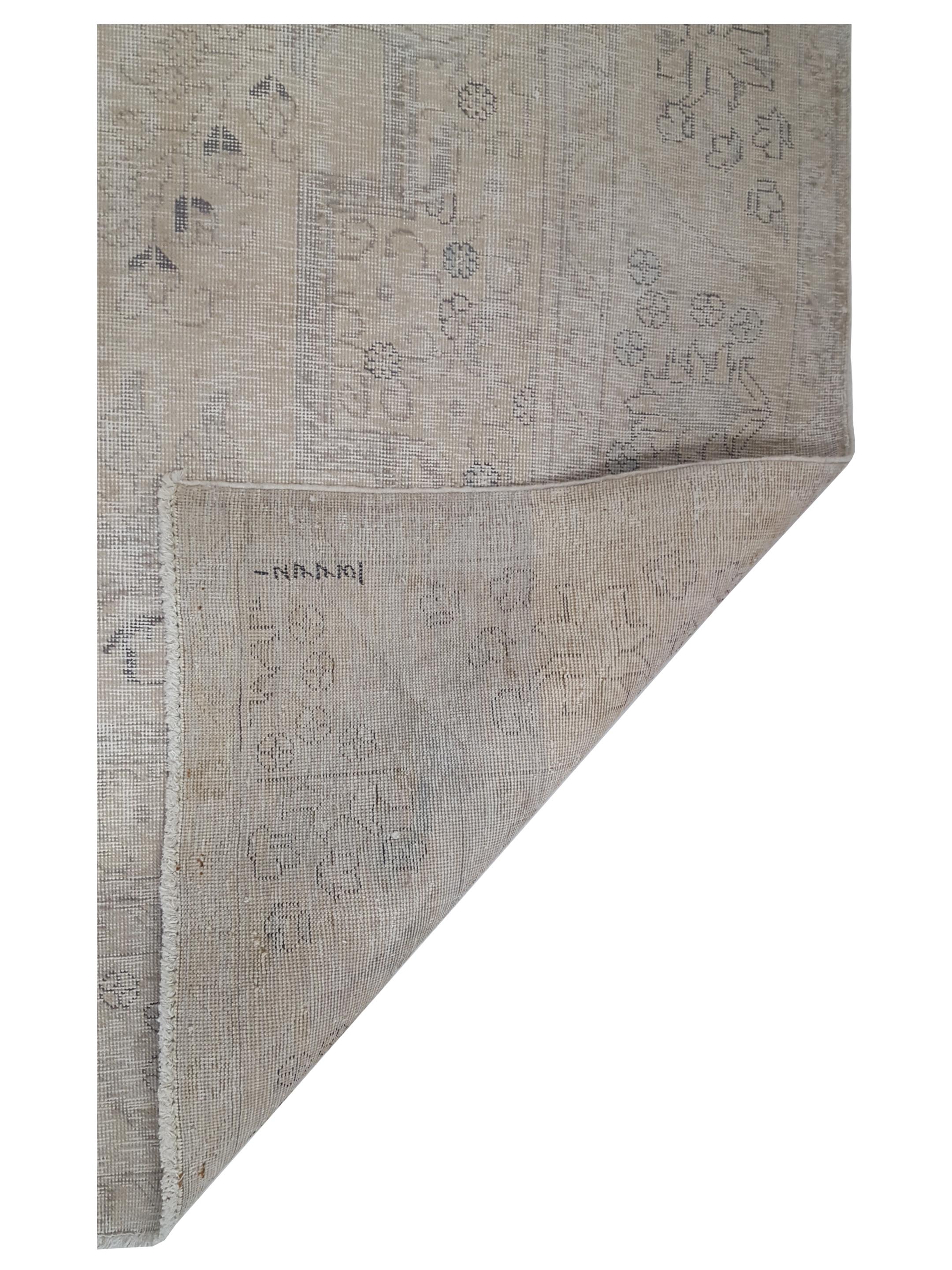 Vintage Hand Knotted Ivory 10x13 - Image 5 of 5