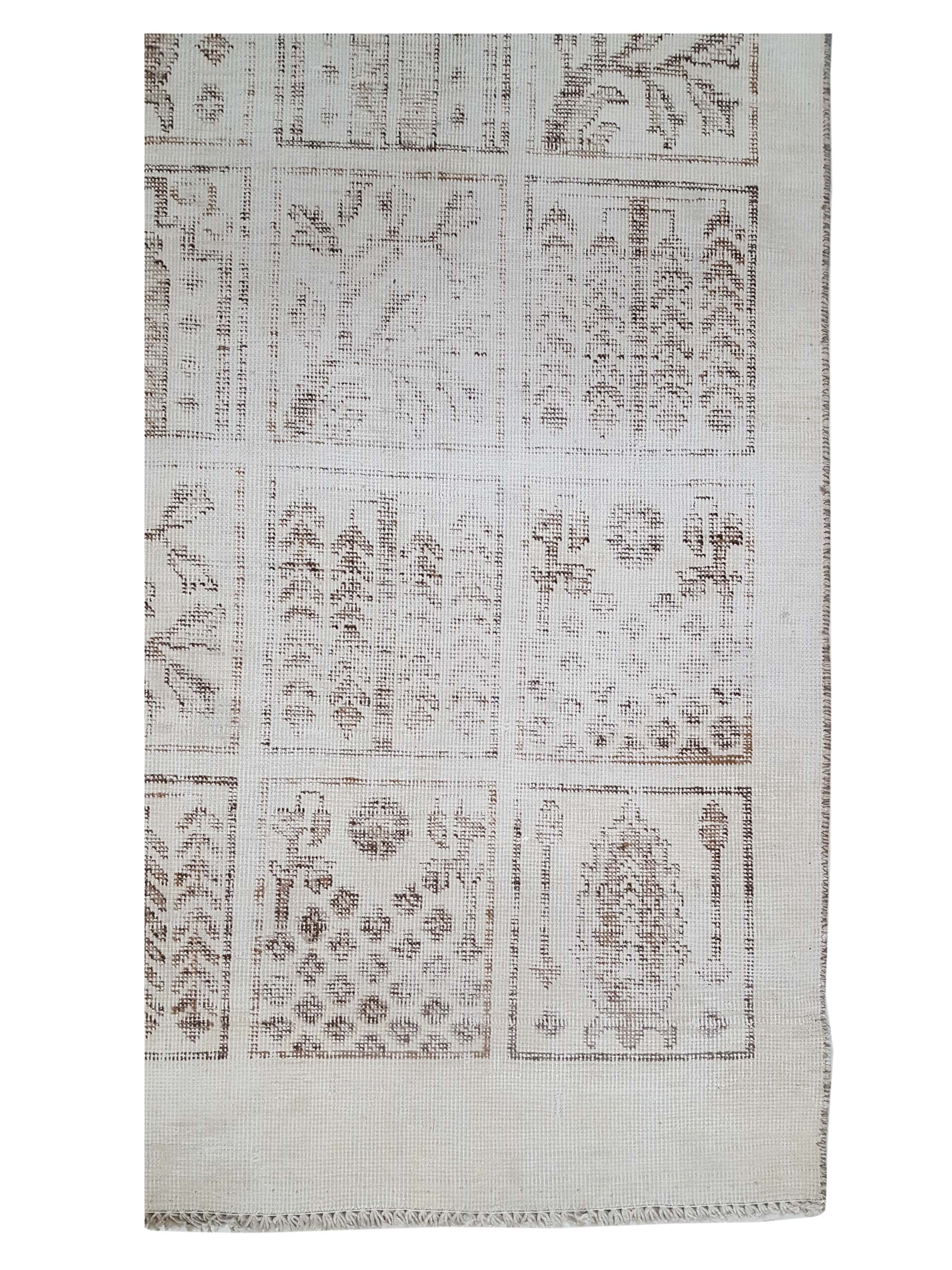 Vintage Hand Knotted Ivory 6x9 - Image 4 of 6