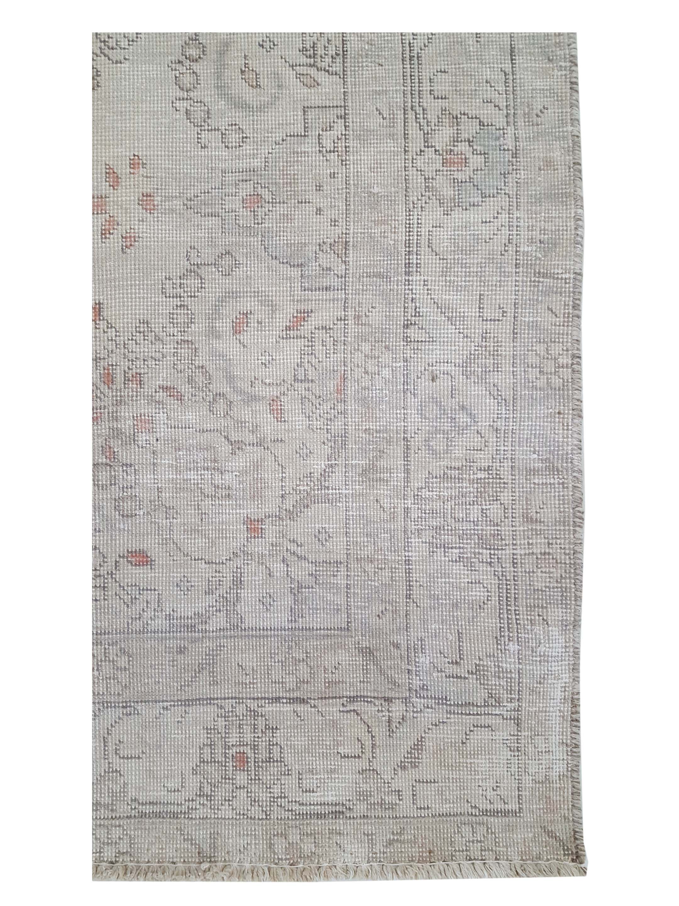 Vintage Hand Knotted Ivory 4x6 - Image 4 of 6
