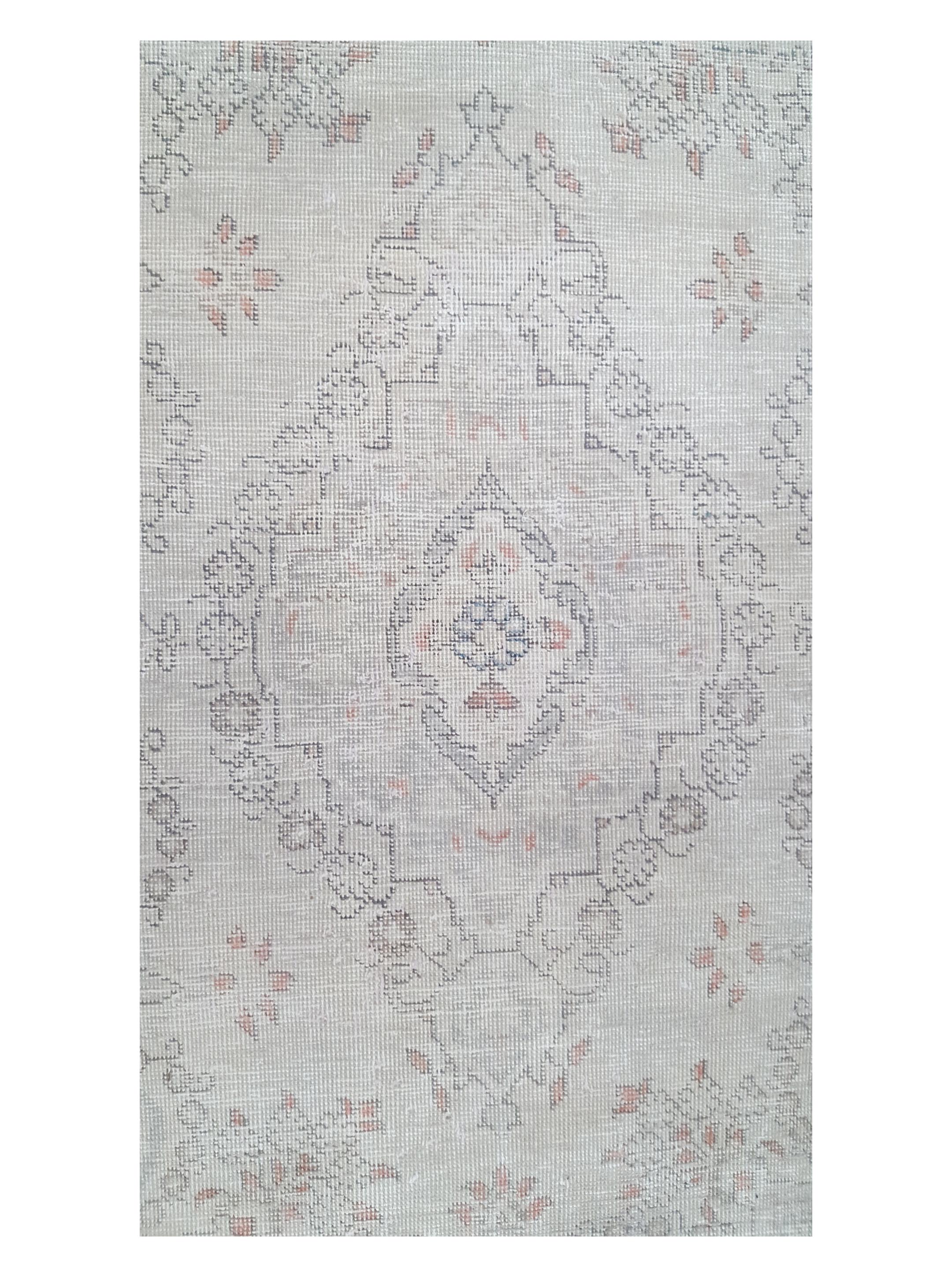 Vintage Hand Knotted Ivory 4x6 - Image 5 of 6